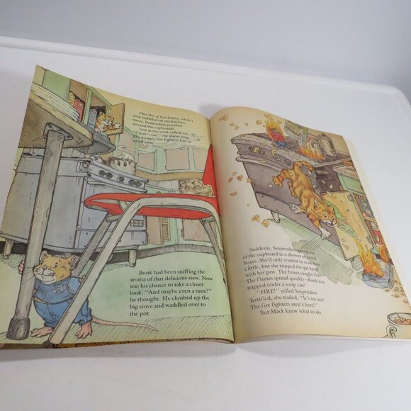 Firemouse 1980s (Old Thin Pages)Weekly Reader Paper Back Firefighter - Picture 10 of 14